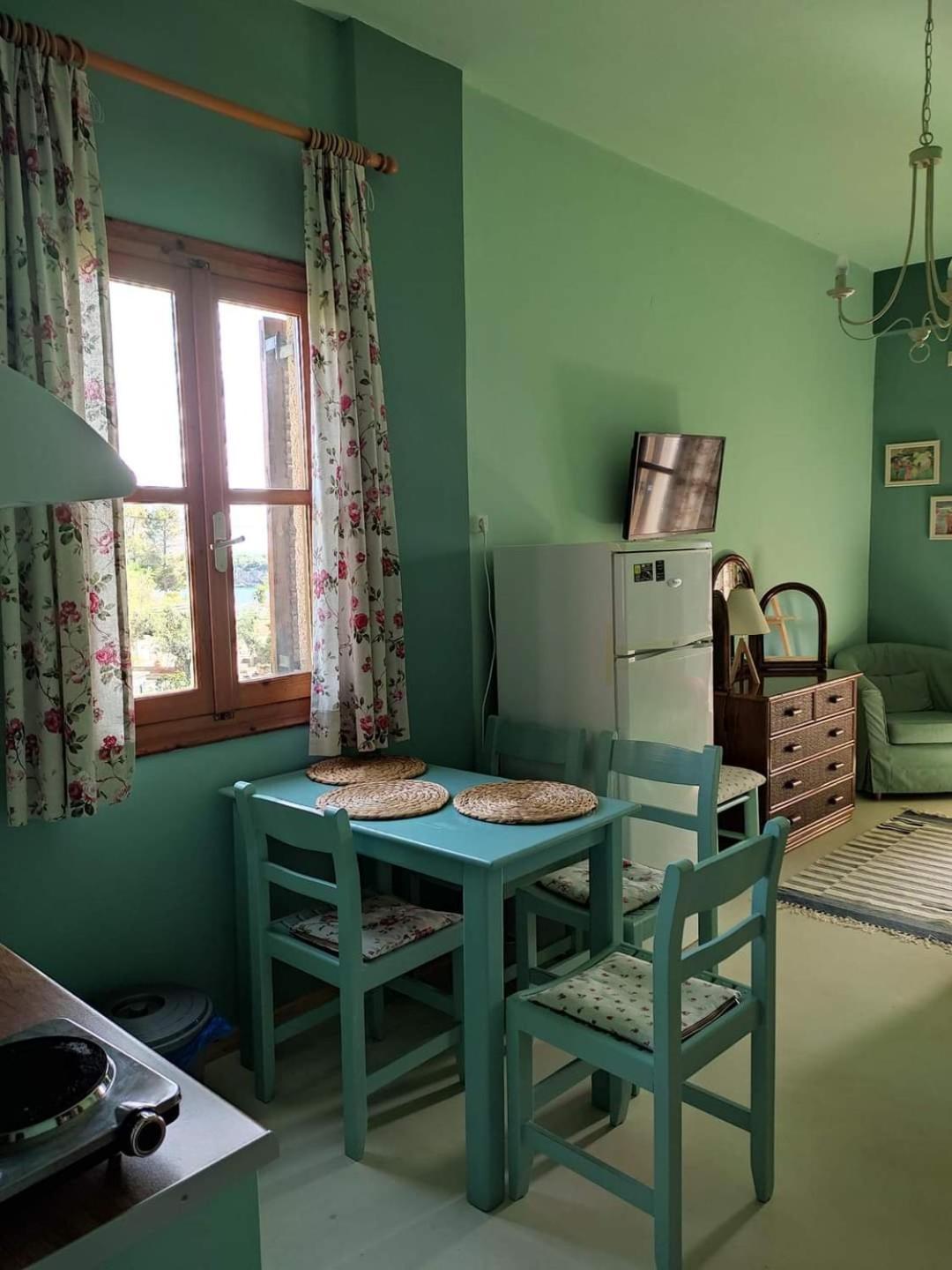 Iliolithos Rooms Kardamyli Exterior foto