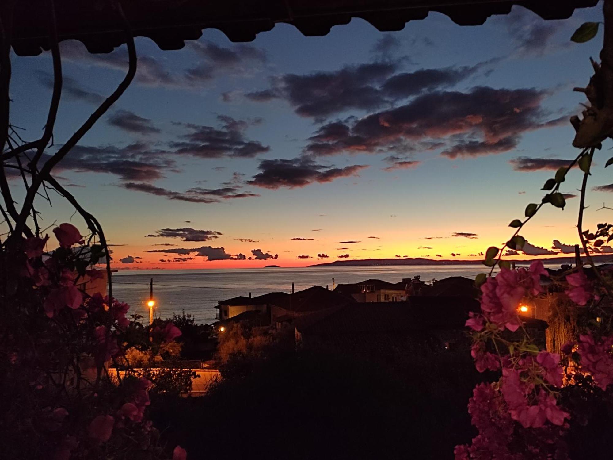 Iliolithos Rooms Kardamyli Exterior foto