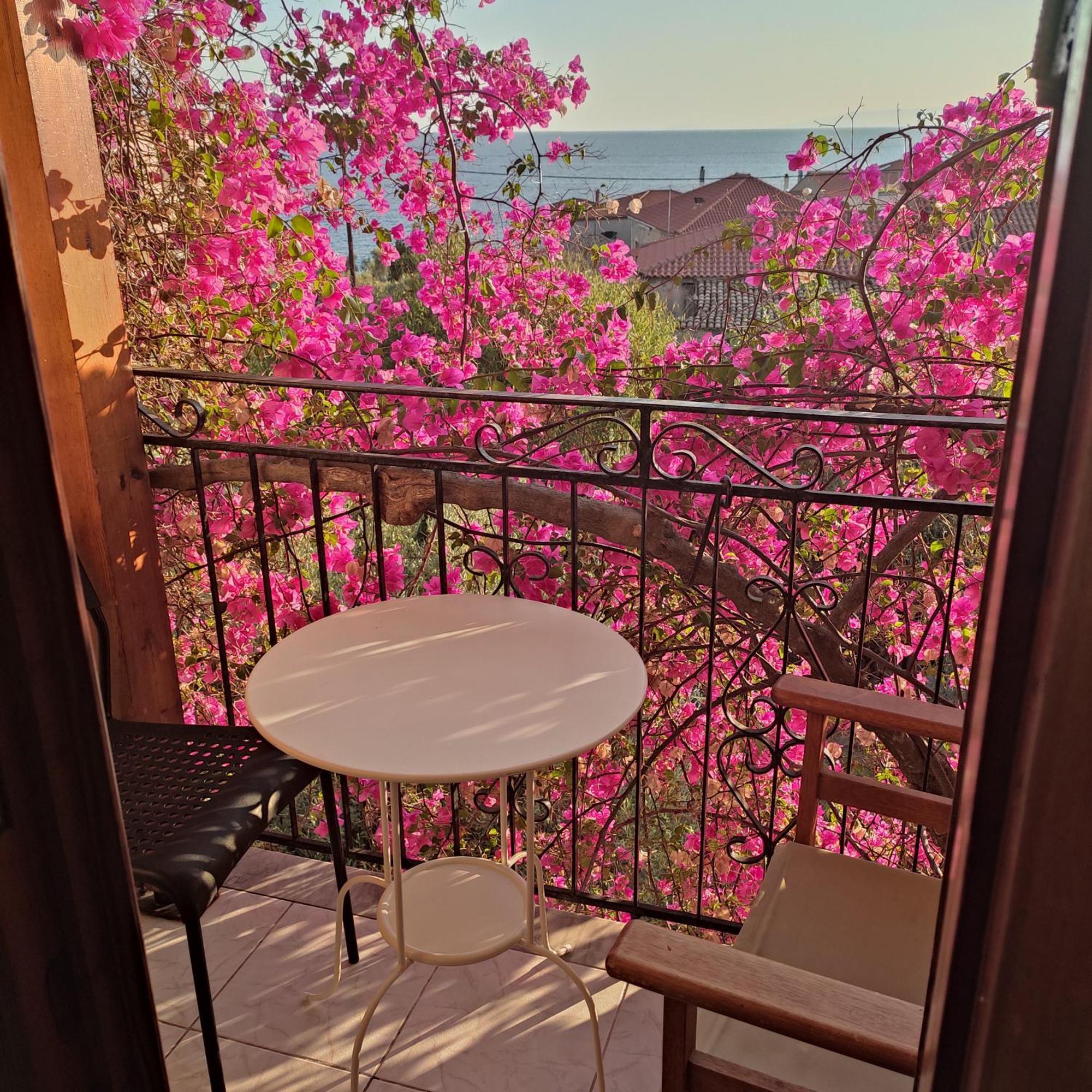Iliolithos Rooms Kardamyli Exterior foto